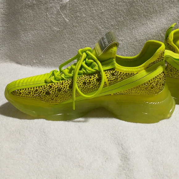 Steve Madden running shoes - Picture 2 of 6
